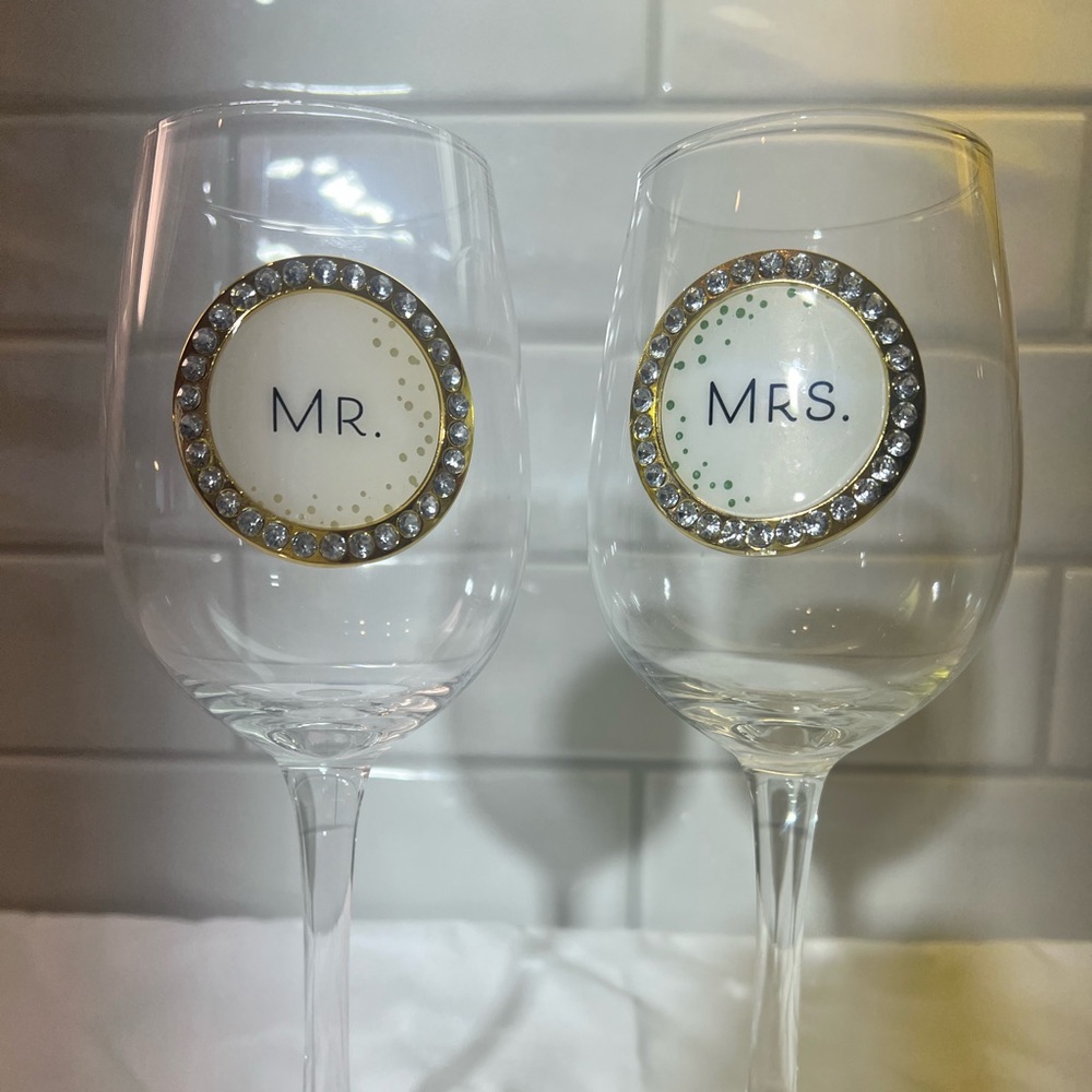 New Demdaco Mr. and Mrs. Wine Glass Set with Gold and Silver Accents